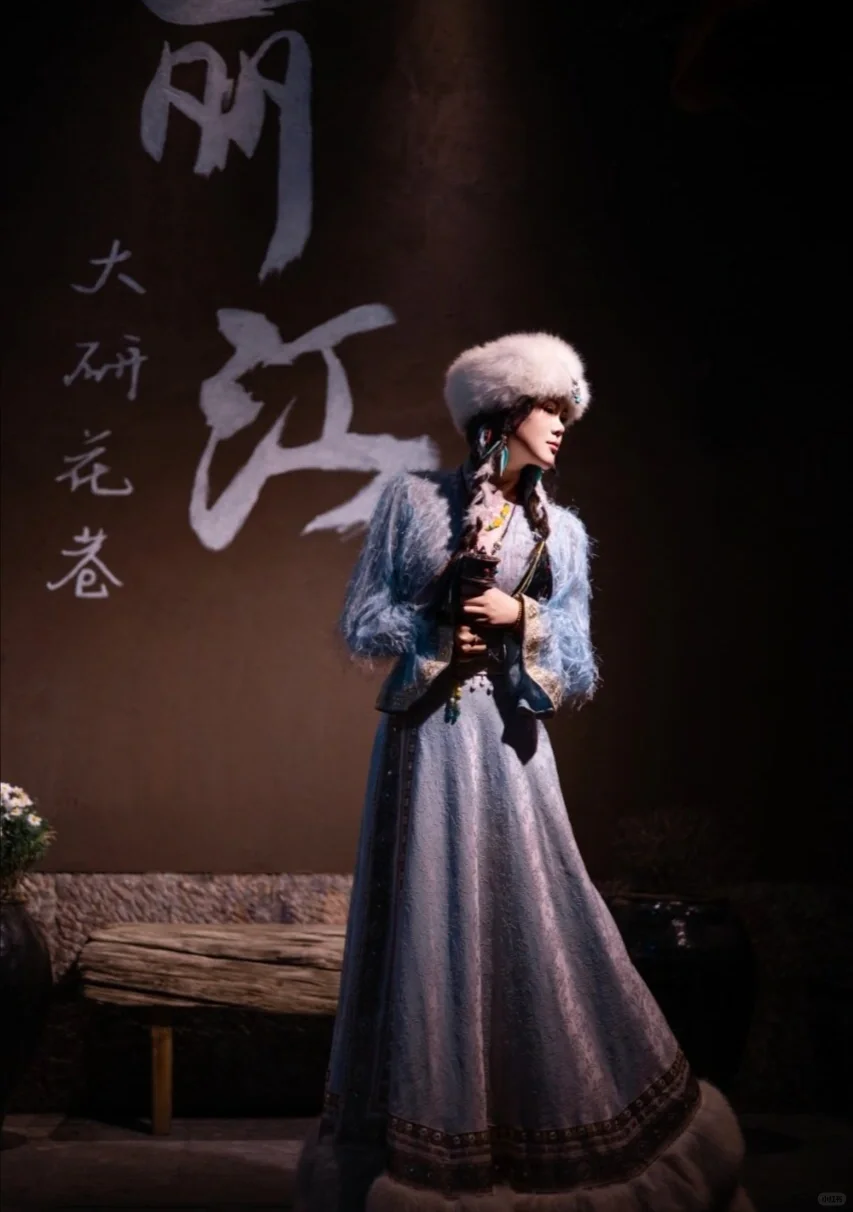 女大模特，蹲个你看可以嘛