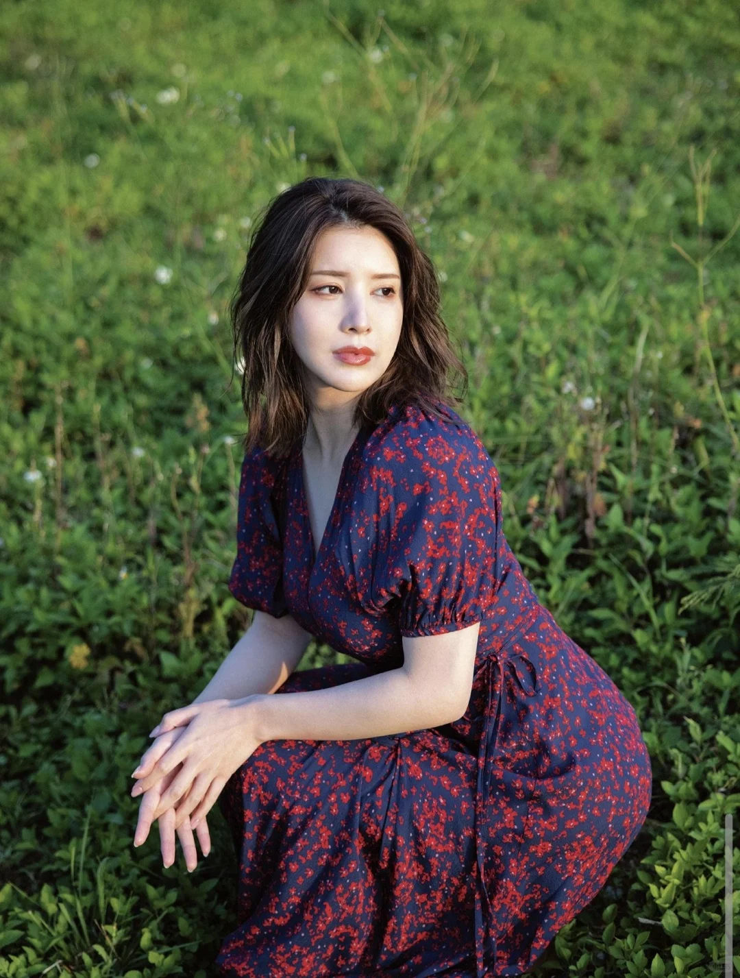 女朋友要去团建，想穿小吊带和小裙子