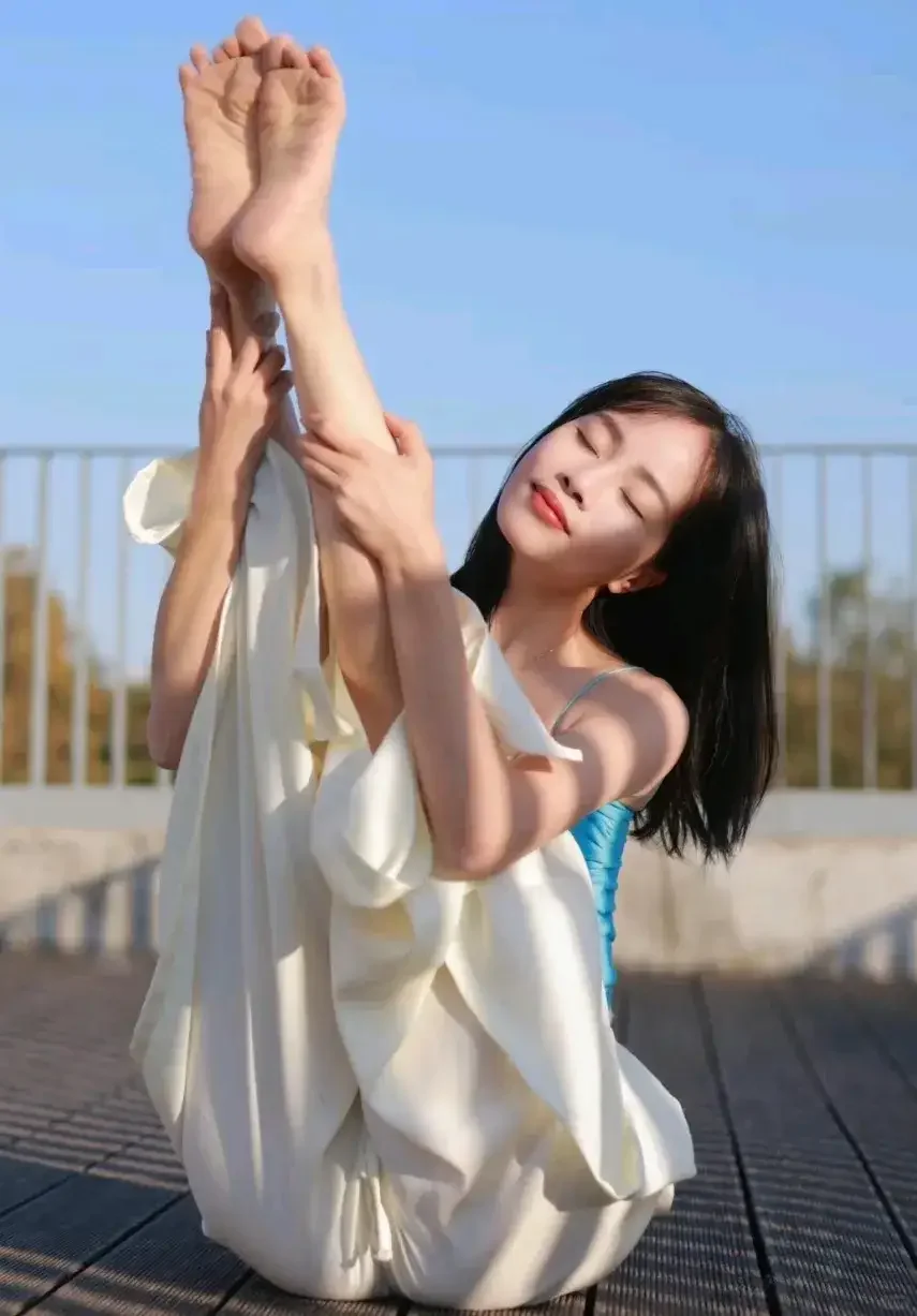 瑜伽女孩的精品小脚真漂亮