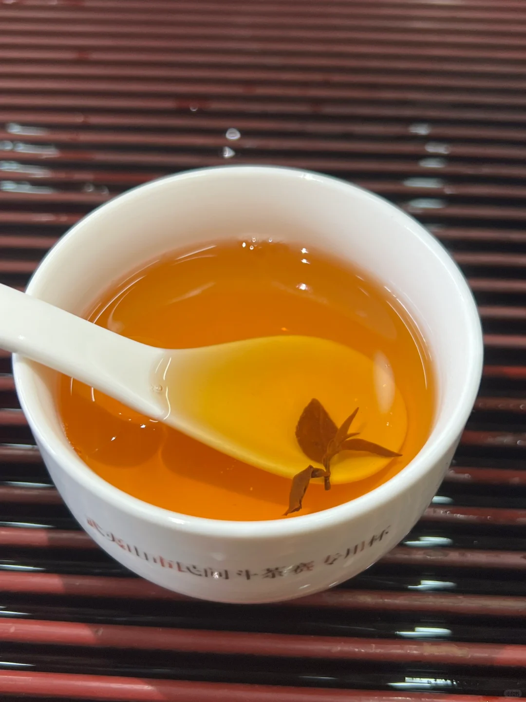 ?东方美人茶咬出来的香味?神奇的大自然
