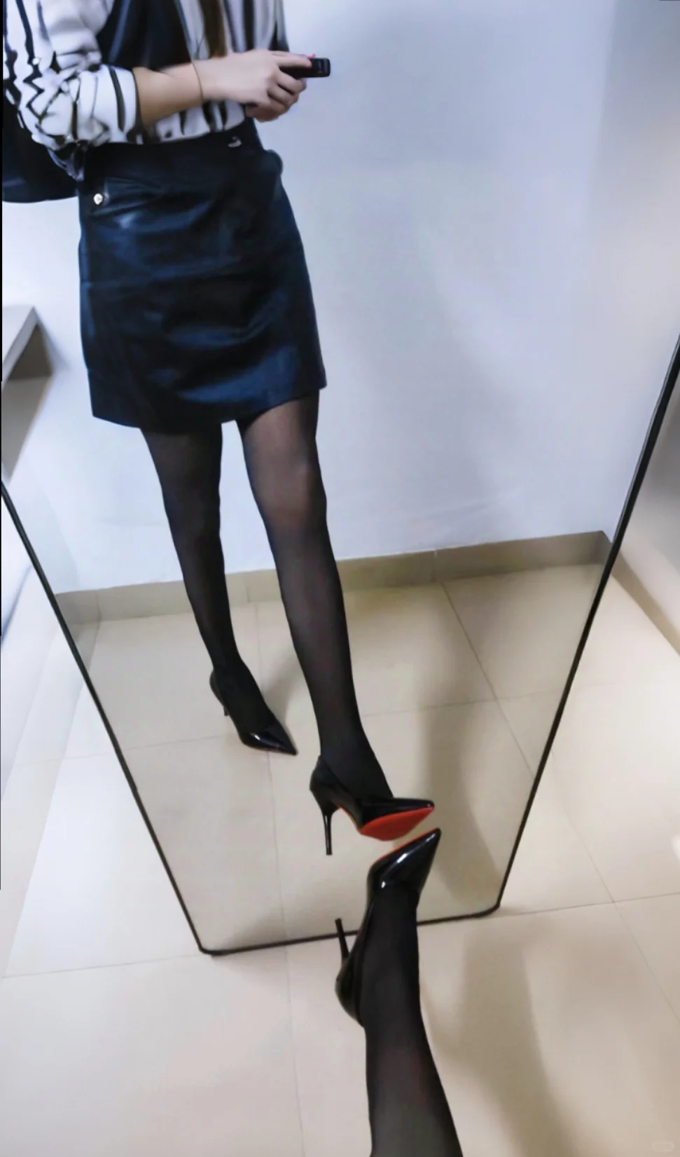女大穿黑丝小高跟去相亲，你们猜我遇到什么