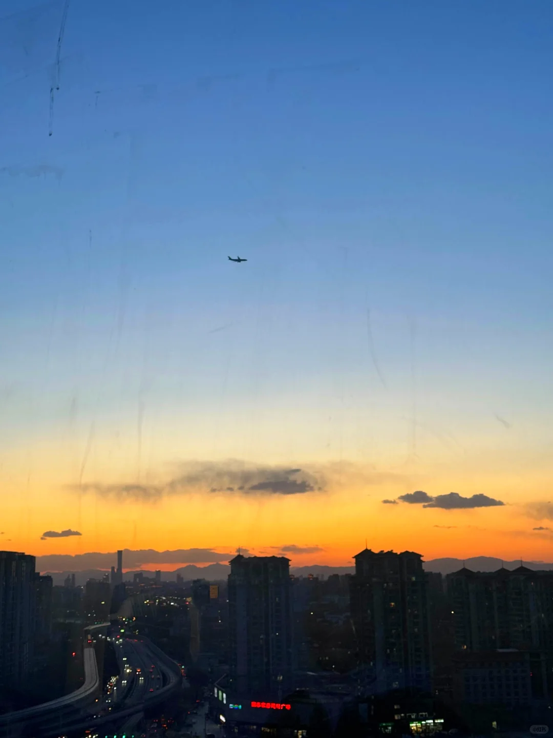 抱一丝，屏幕别擦了，是照片的问题