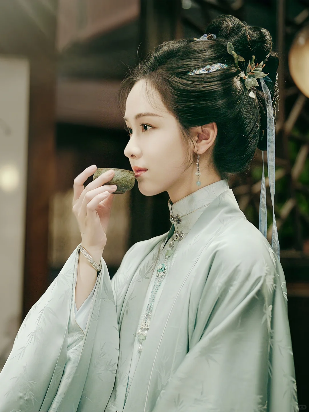 陈都灵《贵女》笄礼穿的白色外套叫啥?
