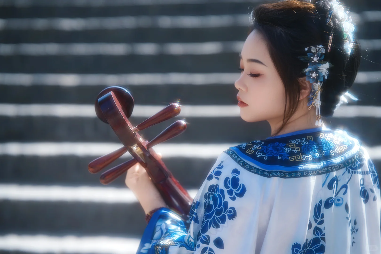 误入眉眼，可叹惊鸿 清汉女！