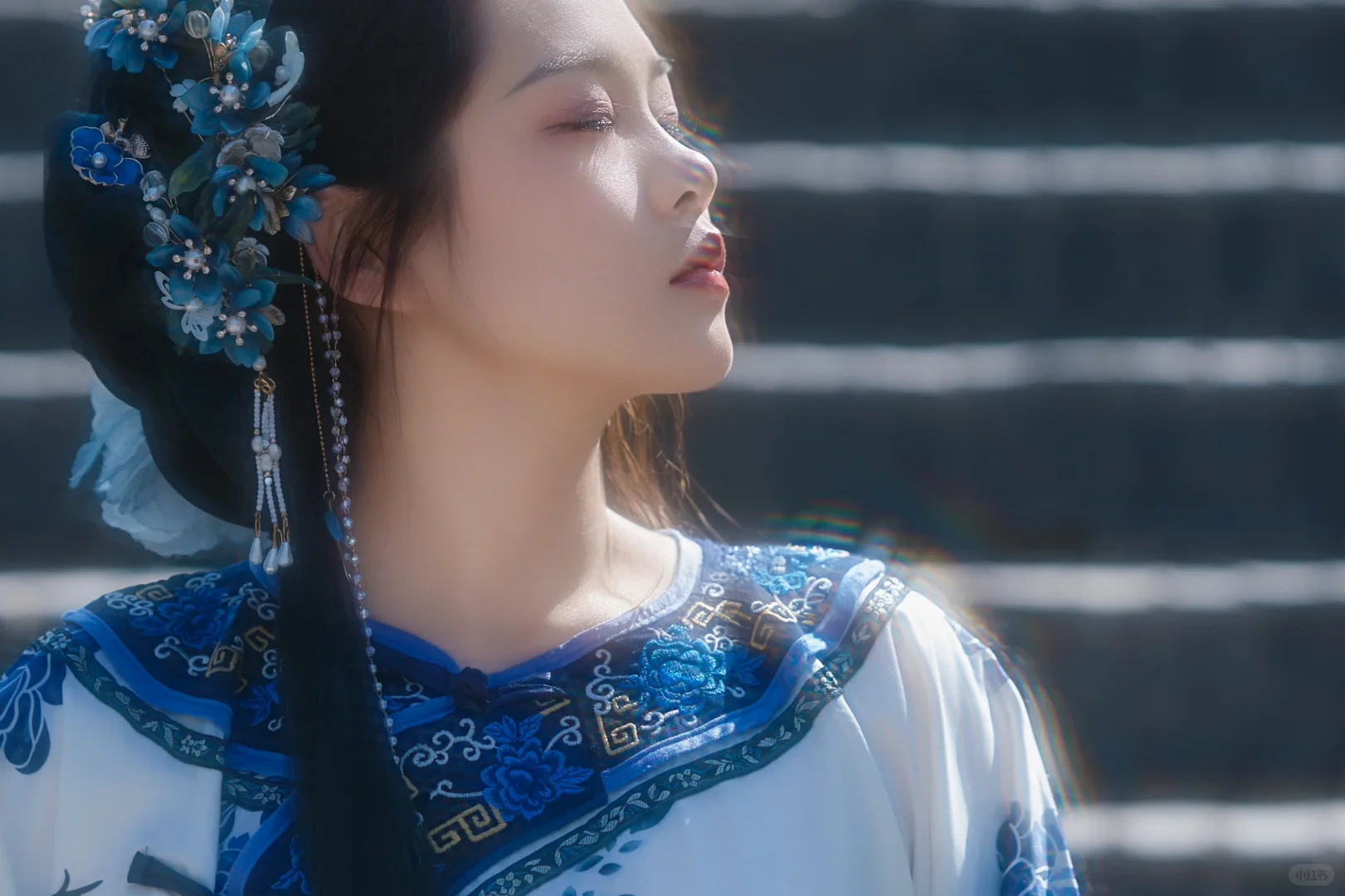 误入眉眼，可叹惊鸿 清汉女！