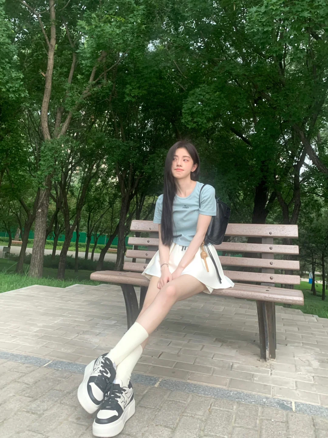鞠婧祎今日私服 清新甜美的Fendi女孩