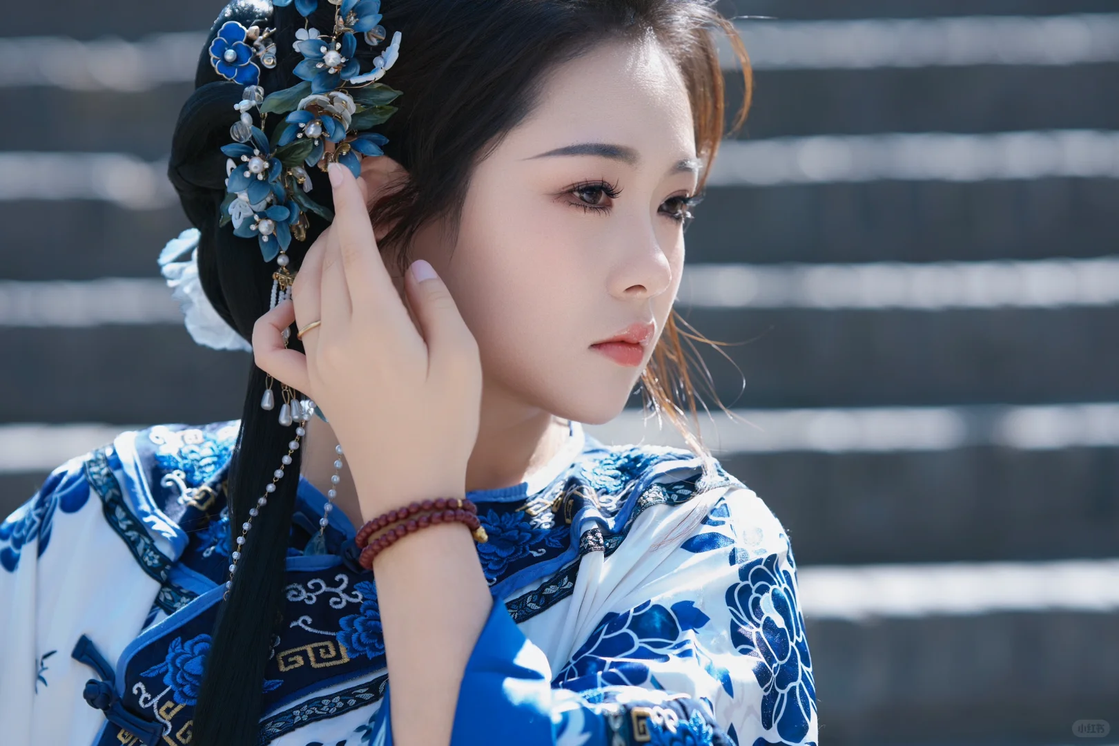 误入眉眼，可叹惊鸿 清汉女！