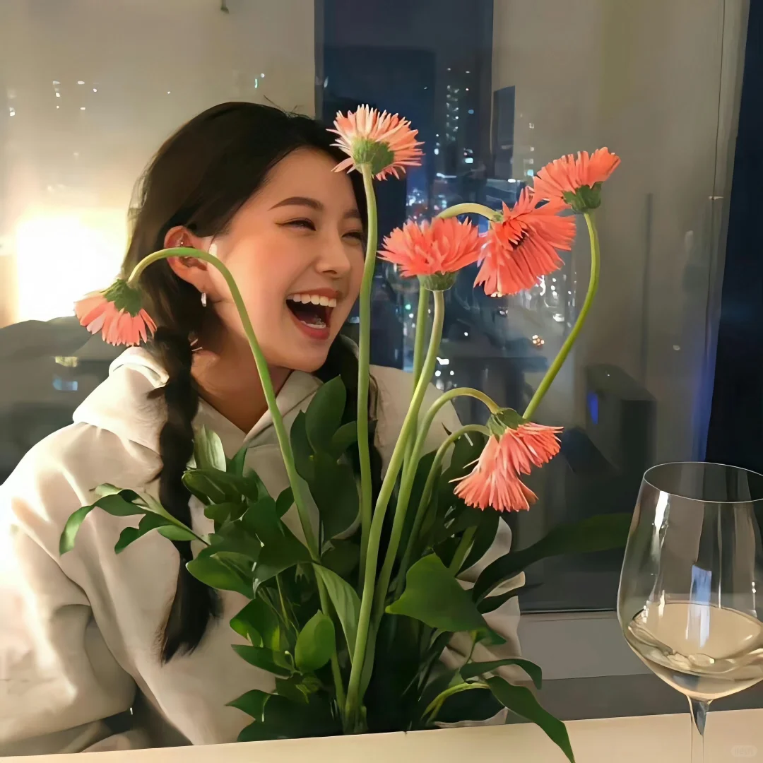 春日招桃花头像?