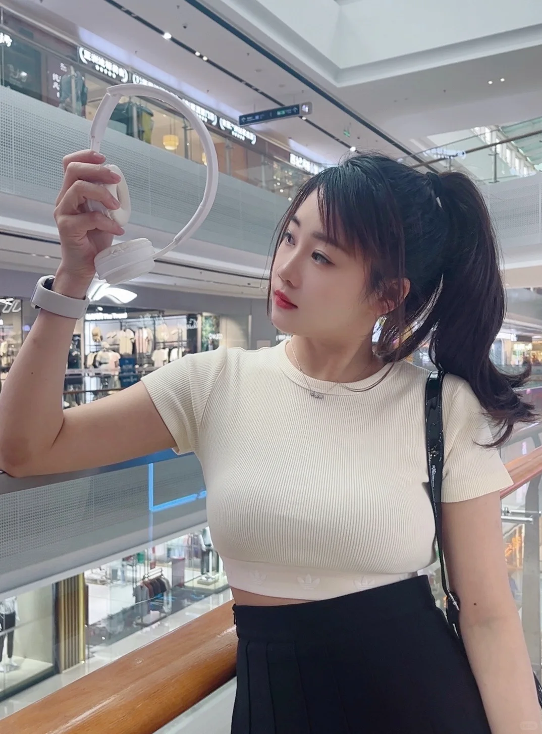 Adidas三叶草辣妹短T