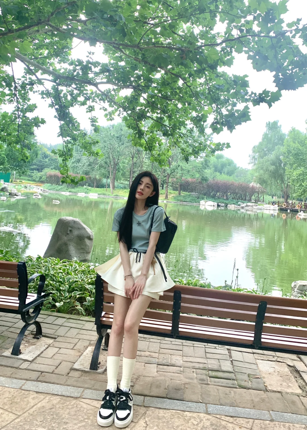 鞠婧祎今日私服 清新甜美的Fendi女孩