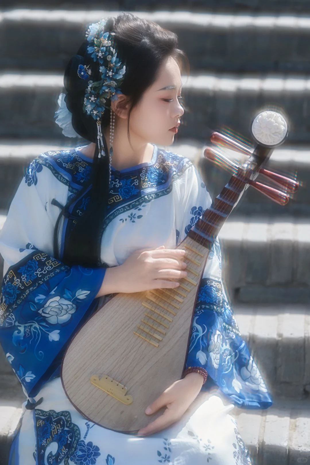 误入眉眼，可叹惊鸿 清汉女！