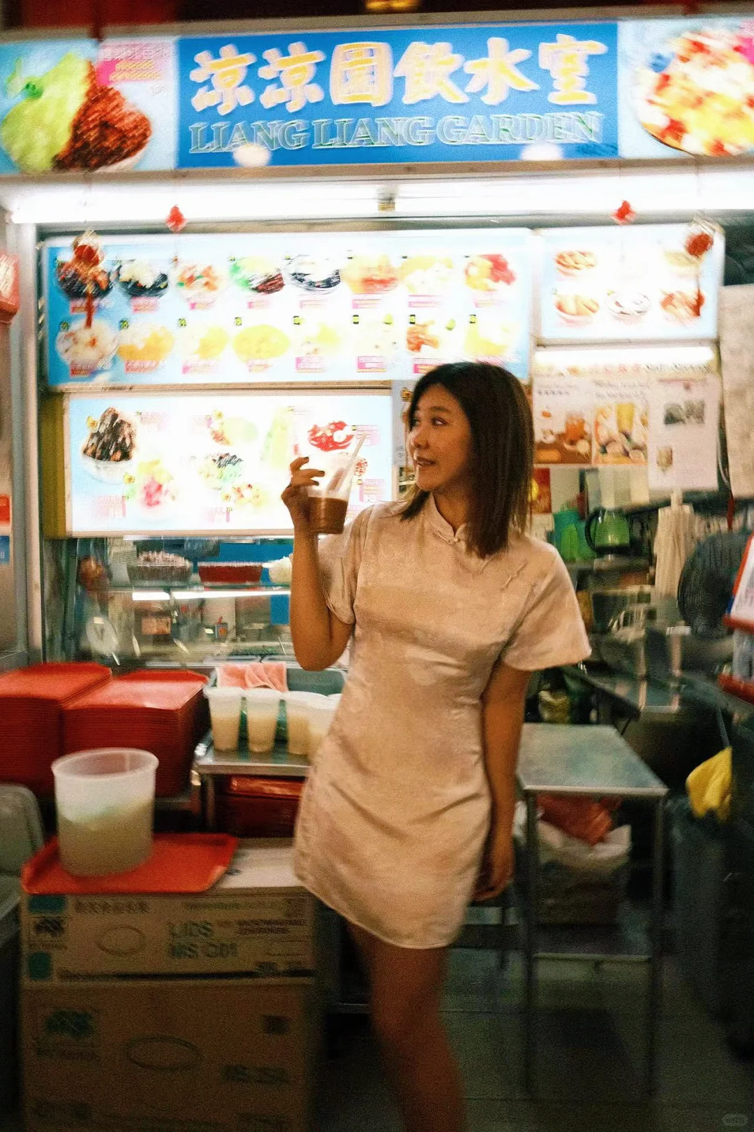 ?? 年轻的茶餐厅老板娘