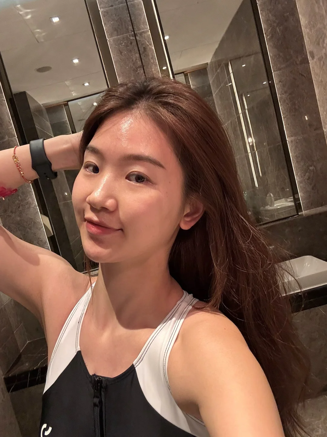 今天游了，保守又显瘦的竞速泳衣，选这件！
