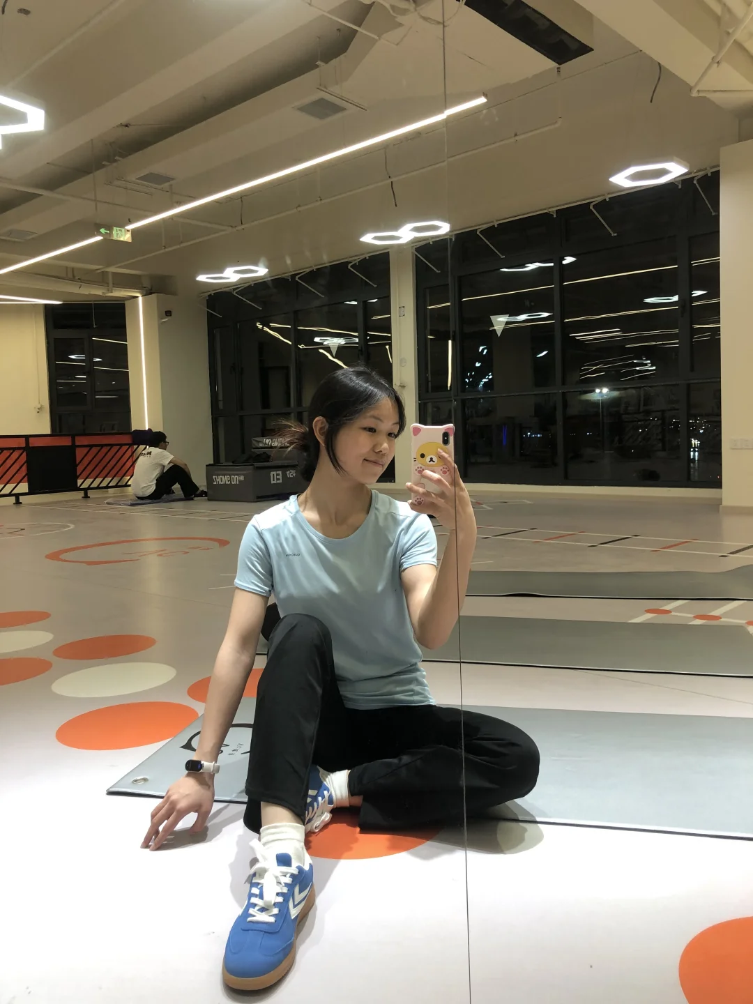 ?女大学生勇闯健身房第一天