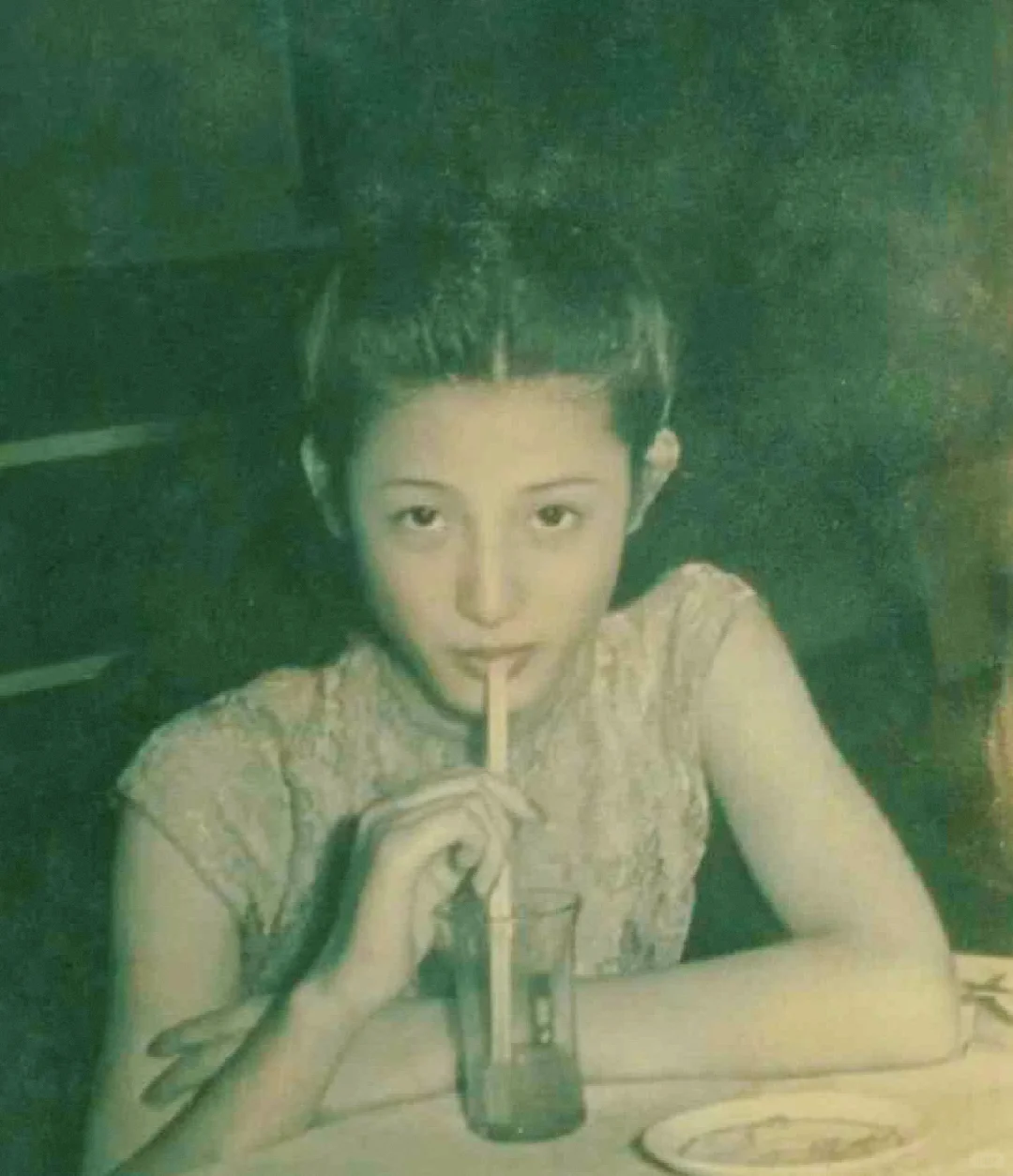 民国美女老照片，她的美，穿越时空！