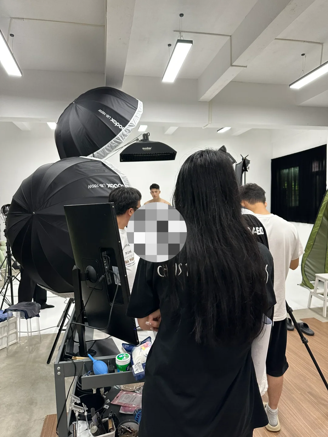 内衣裤拍摄光影交织下的绮梦霓裳