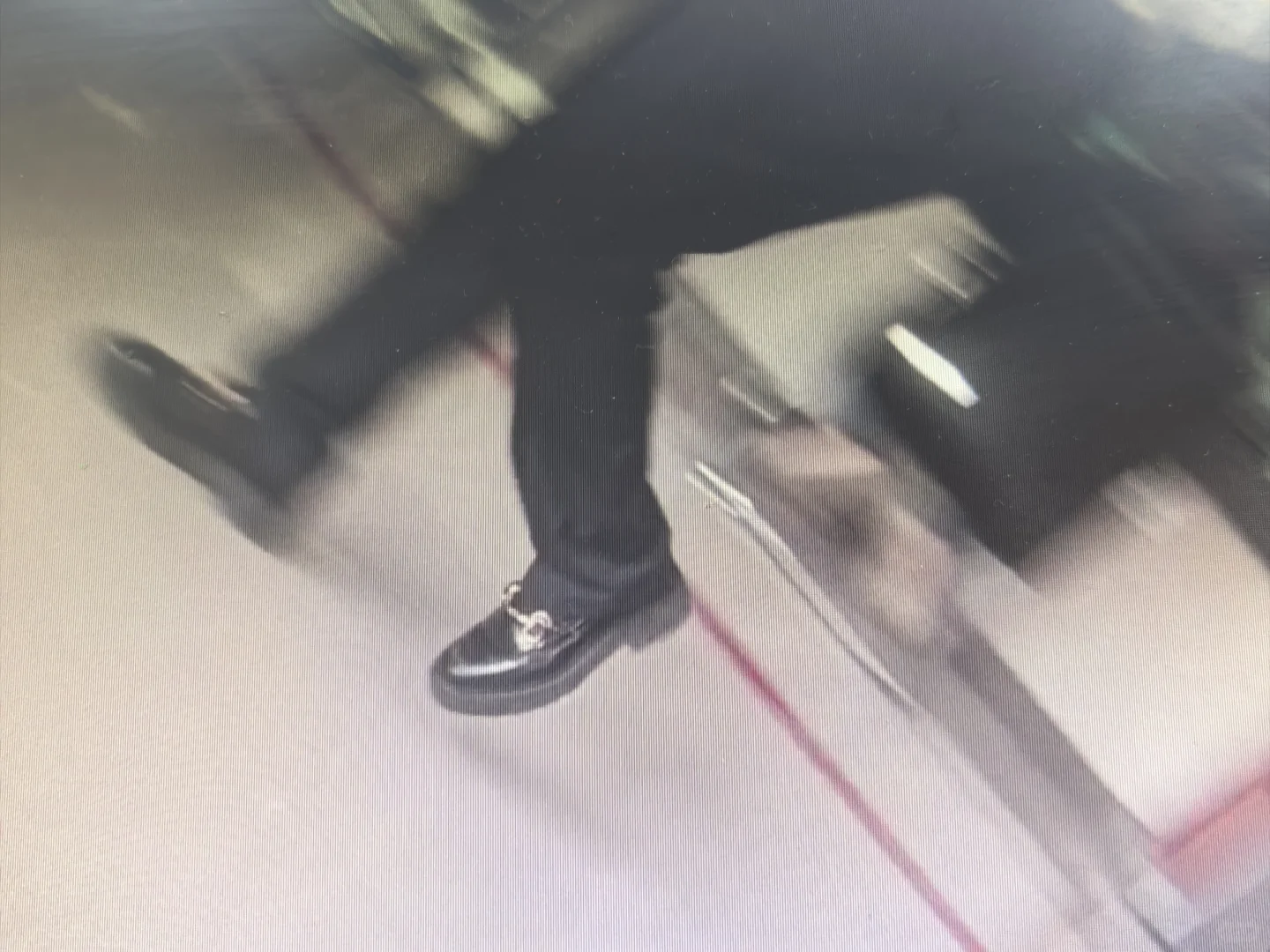 银行女员工皮鞋＃银行神秘人检查