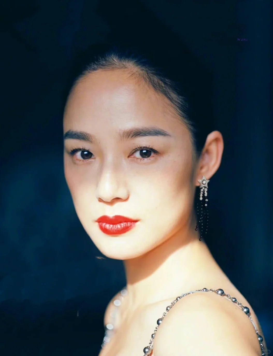 #周韵#行为上保守，精神上反叛