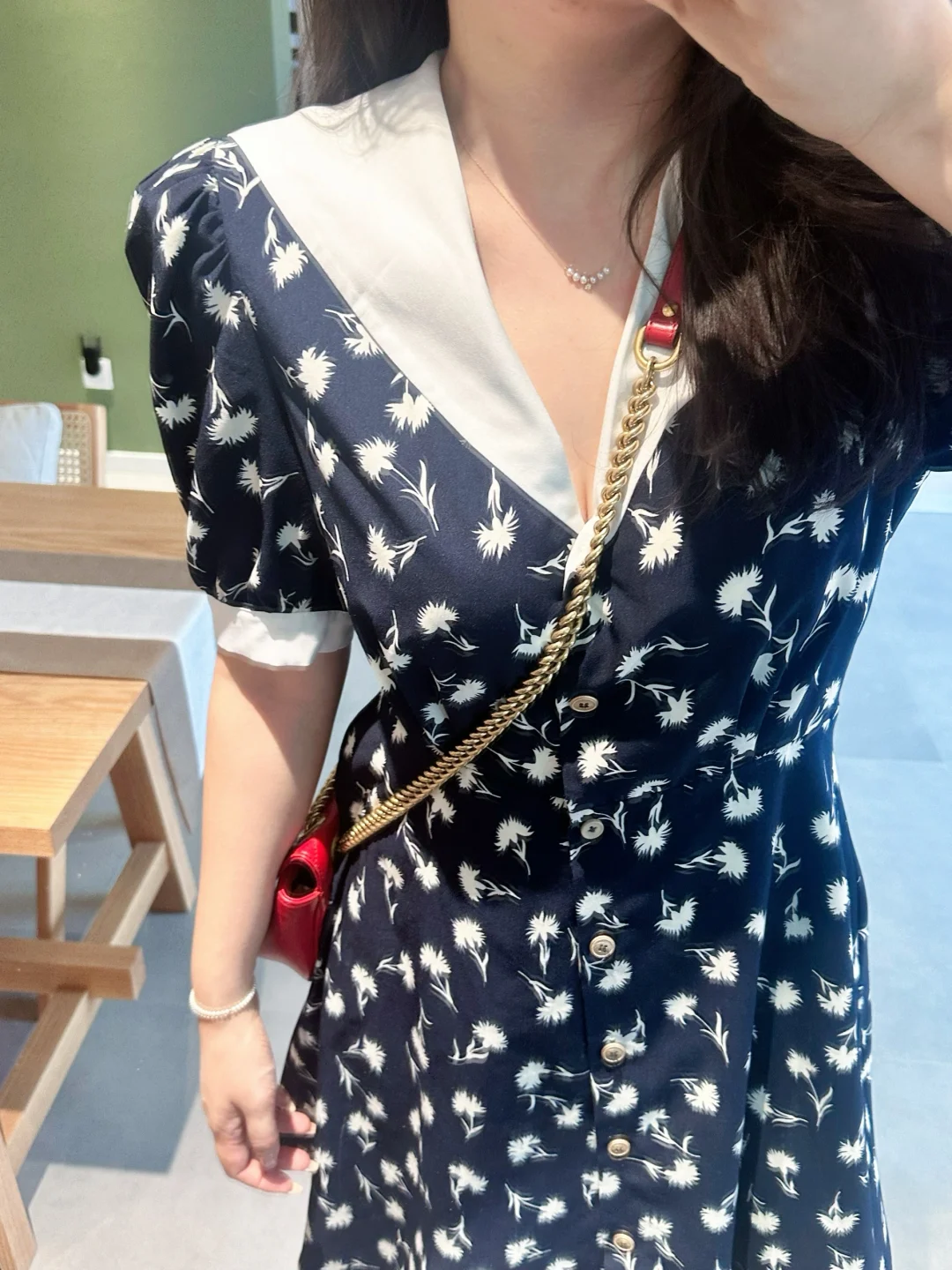穿小红鞋的法式复古女郎