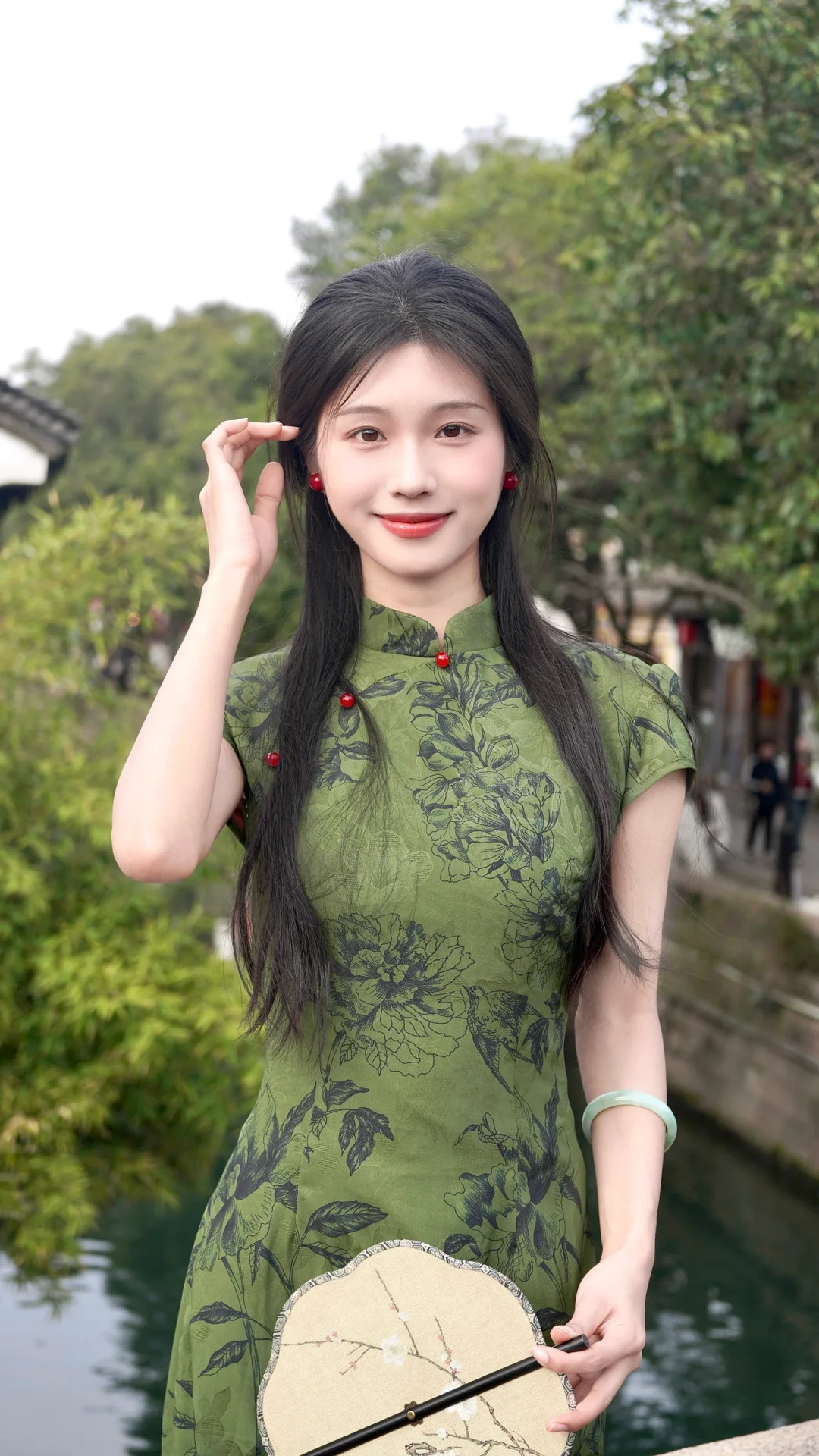 绿色旗袍太好看啦