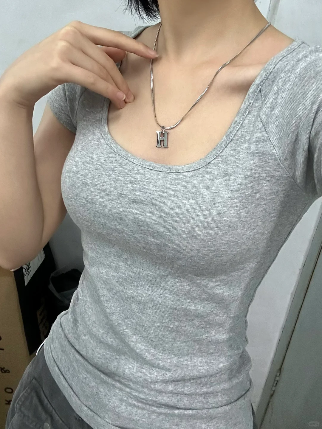 巨百搭的正肩u领短袖