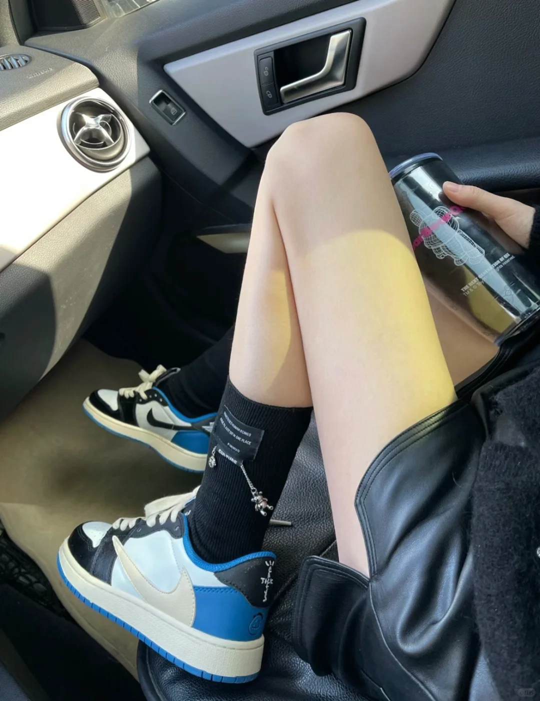 冬天露腿的女子都是勇者😄