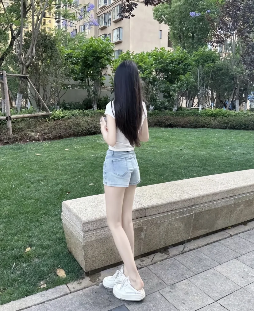 女大学生的白白之路