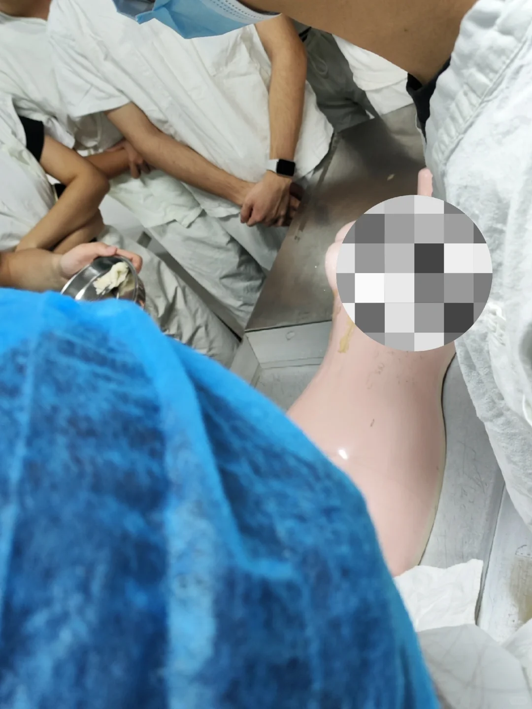 医学实验课用的有女性假人