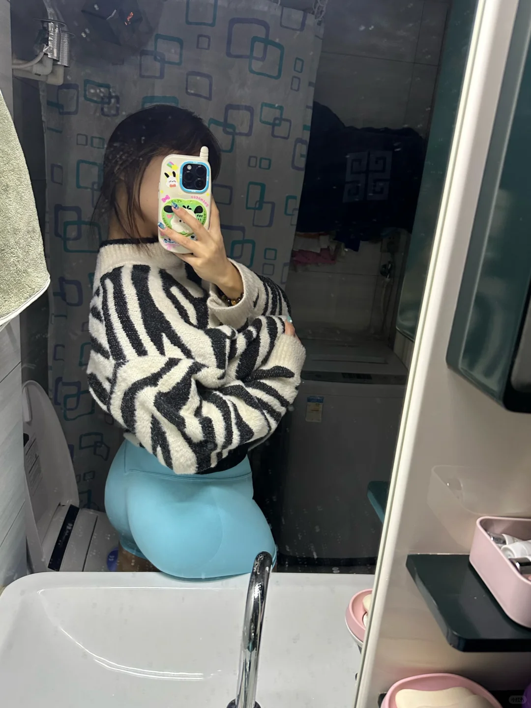 健身人绞尽脑汁展示新买的瑜伽裤