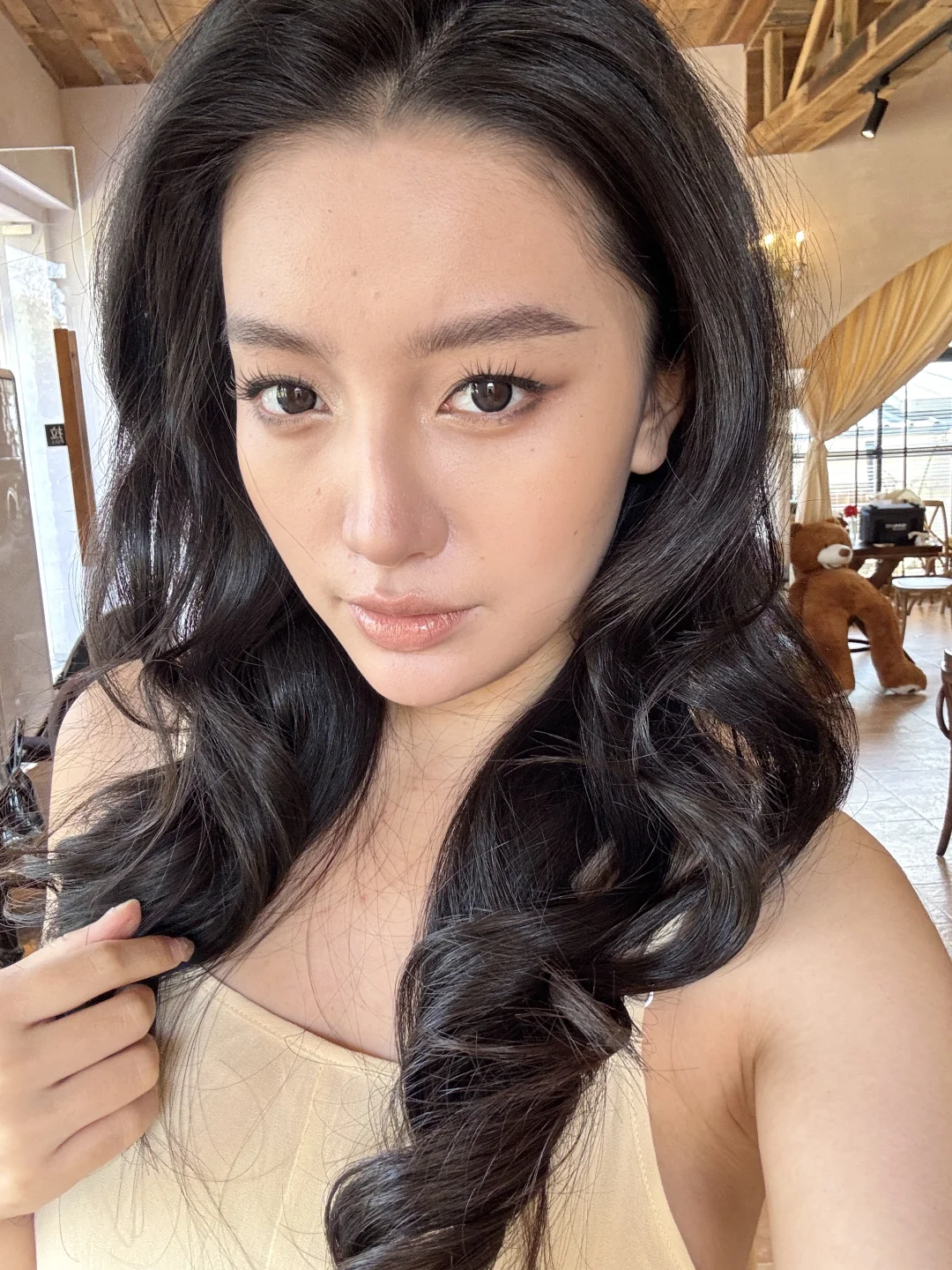 武汉女模 | 浓颜轻泰妆，浓颜人的人生妆容