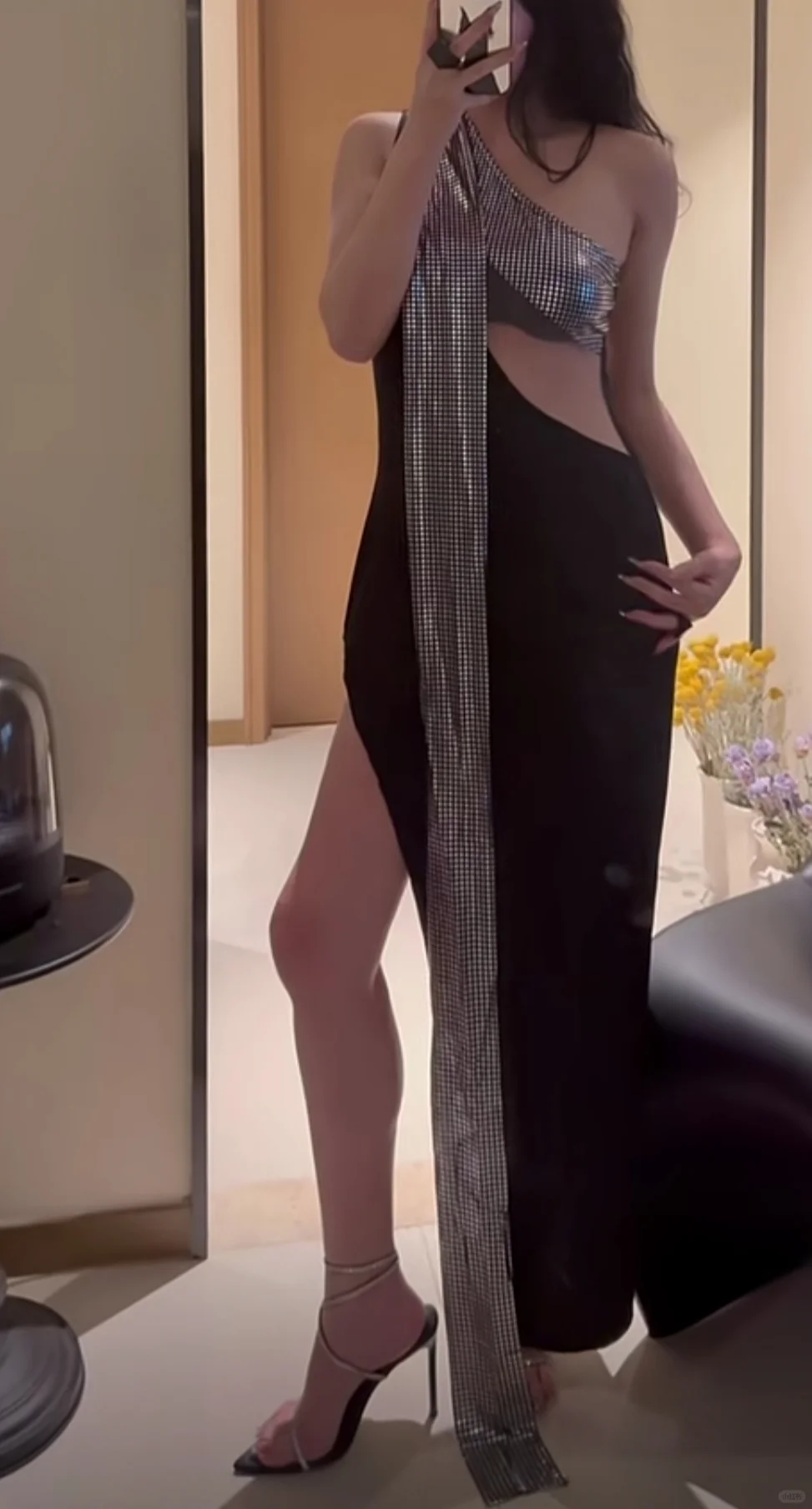 超级显身材的亮片礼服👗