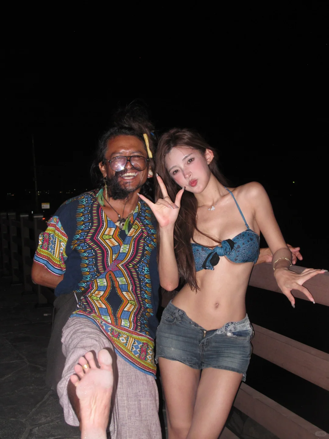 有人相爱 而我在夜里看海