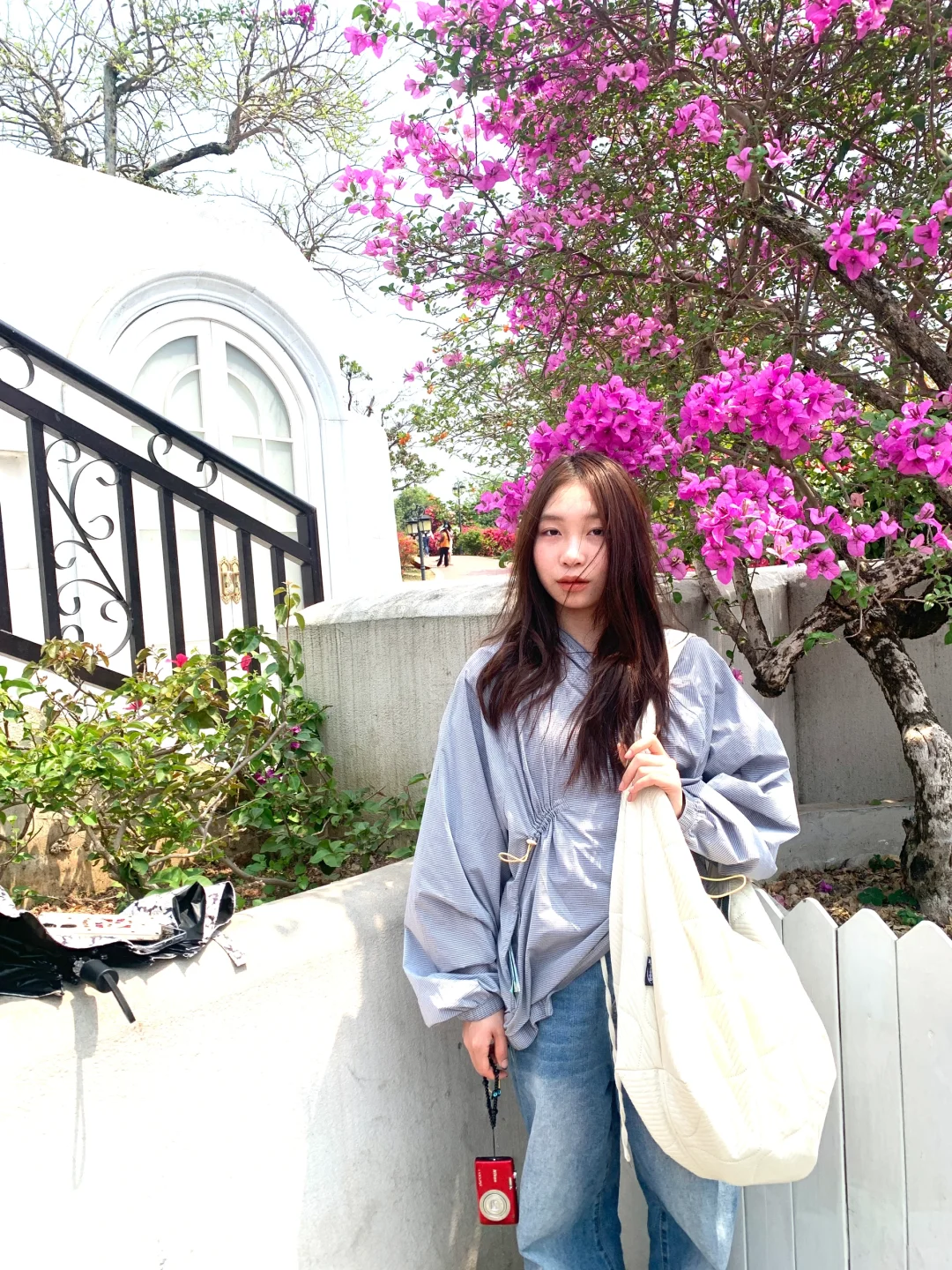我们女孩子都要像花一样明艳张扬又明媚
