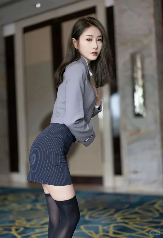 美女写真:性质OL，精致高雅
