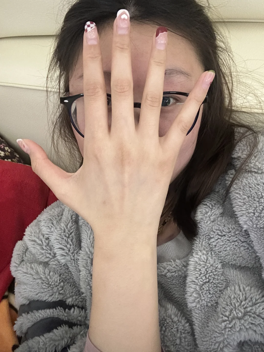 手比脸大！