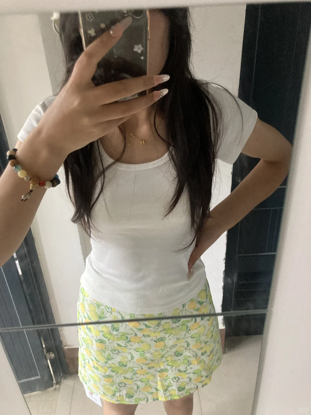 不超过50的海边穿搭