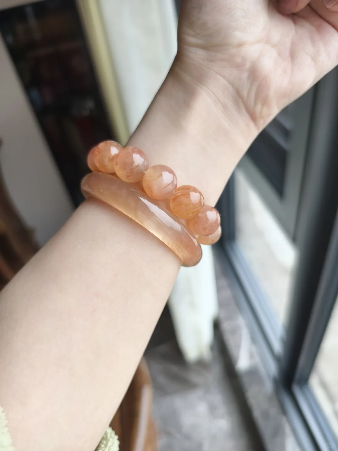 浅香槟底水蜜桃渐变半壁龙纹镯