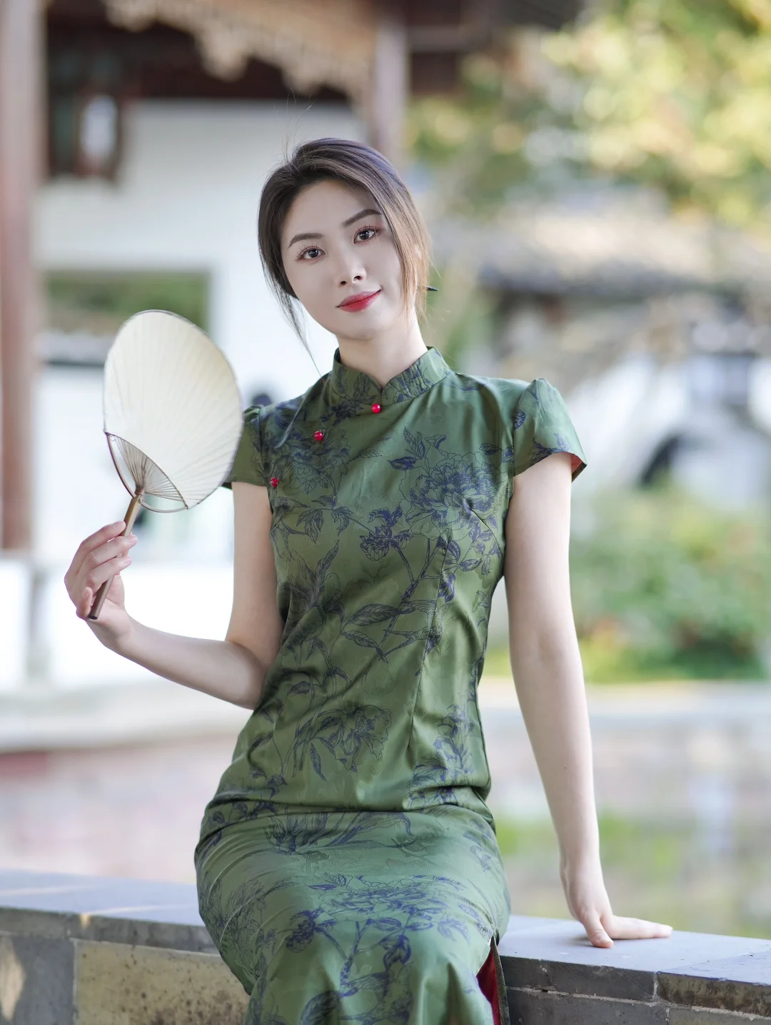 【绿意生香】一袭旗袍，半盏温柔