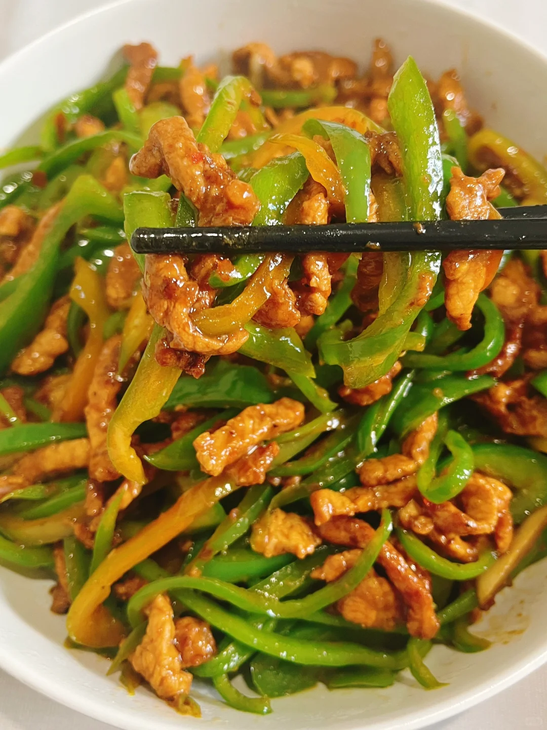 青椒炒肉丝！我超爱的一道家常菜！快做起来呀