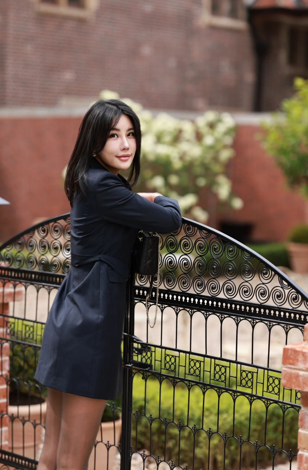 今天是气质女总裁