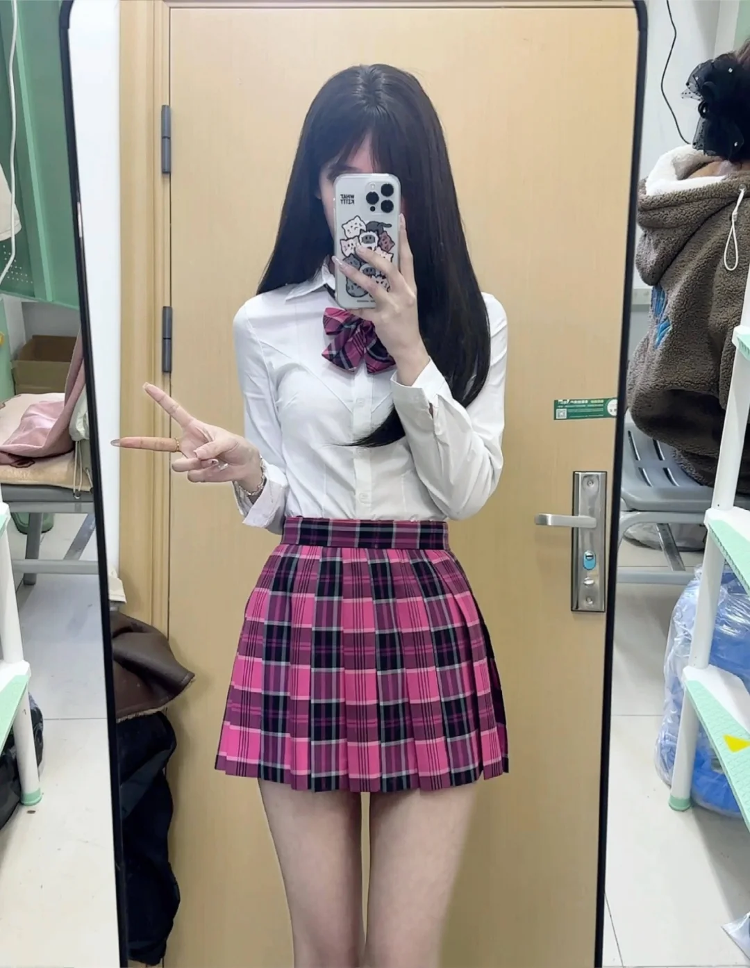 趁室友不在 偷偷美一下
