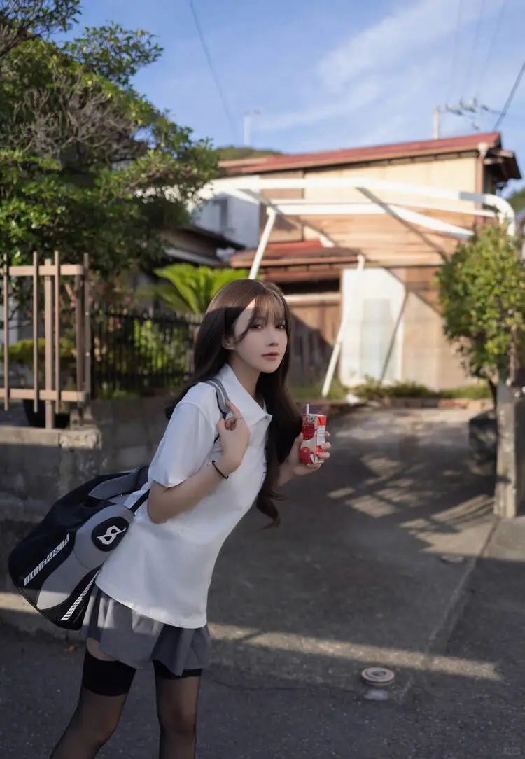街拍高颜值好看美女鱼子酱