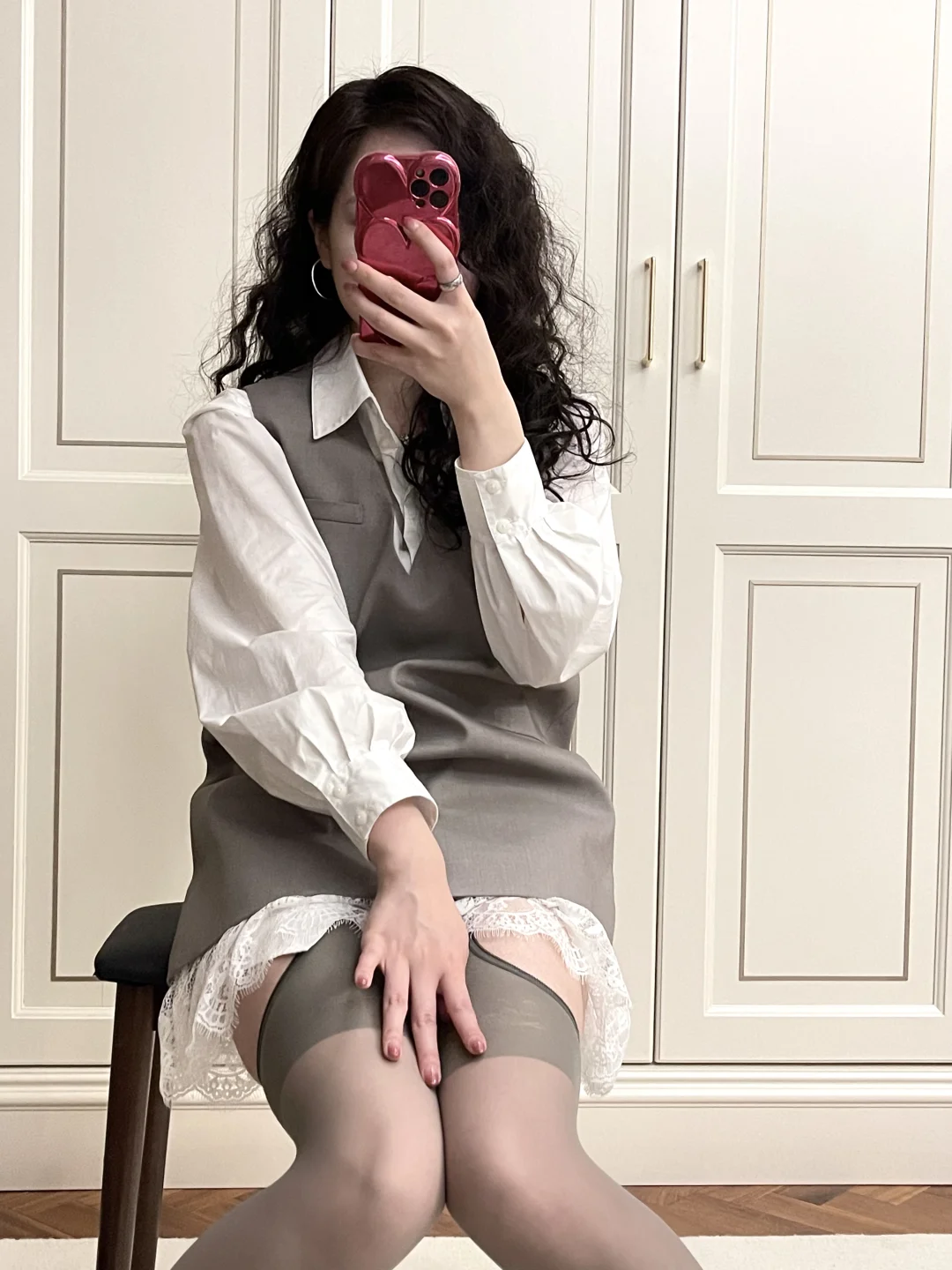 🤍蕾丝碰撞吊带袜的优雅张力