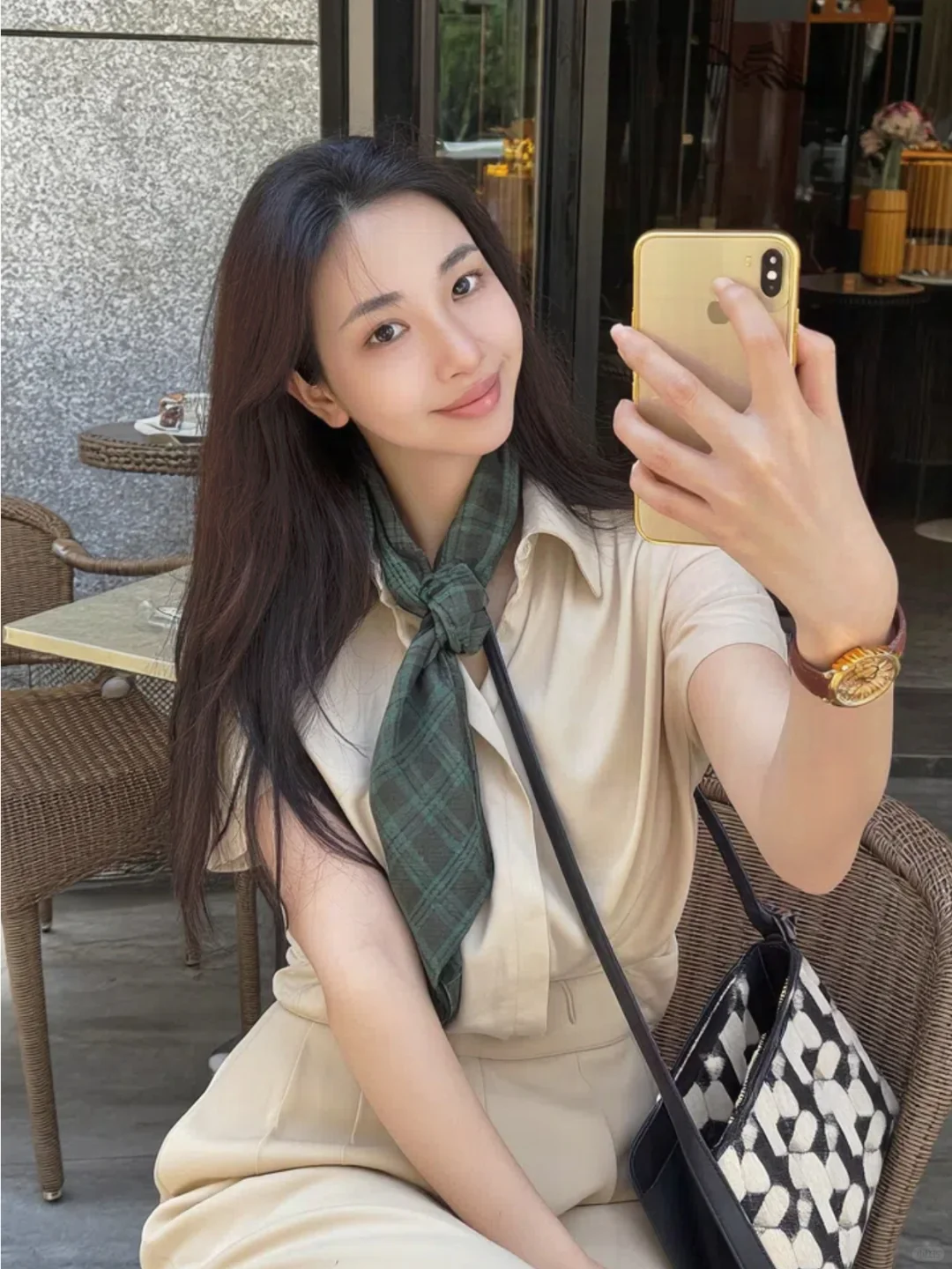 35 岁，似人妻的她✨