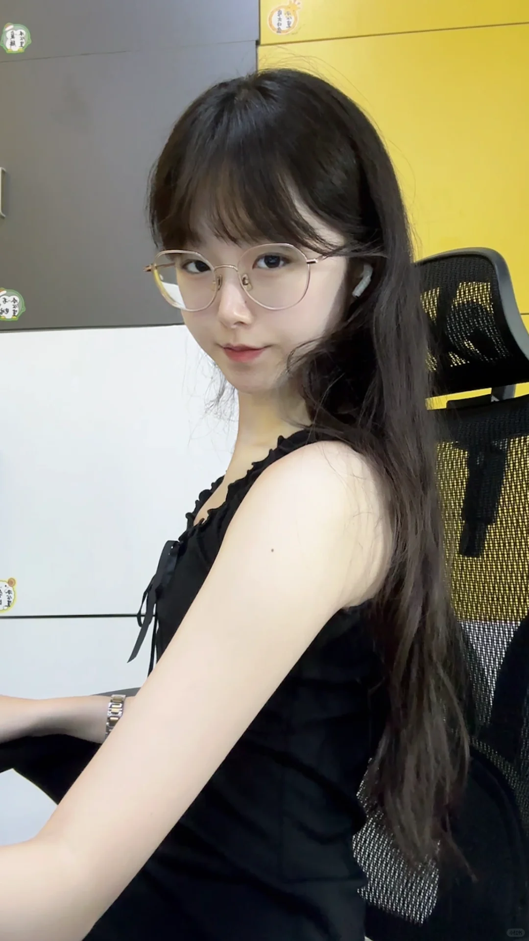 👧🏻