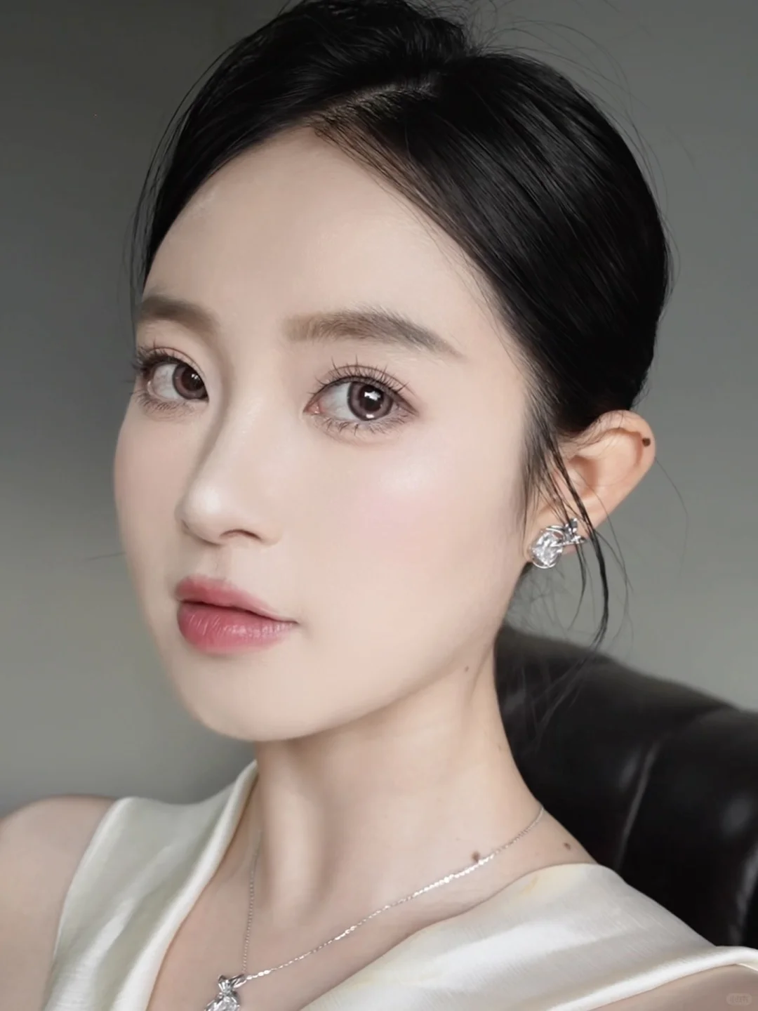 气血很足的韩味淡妆