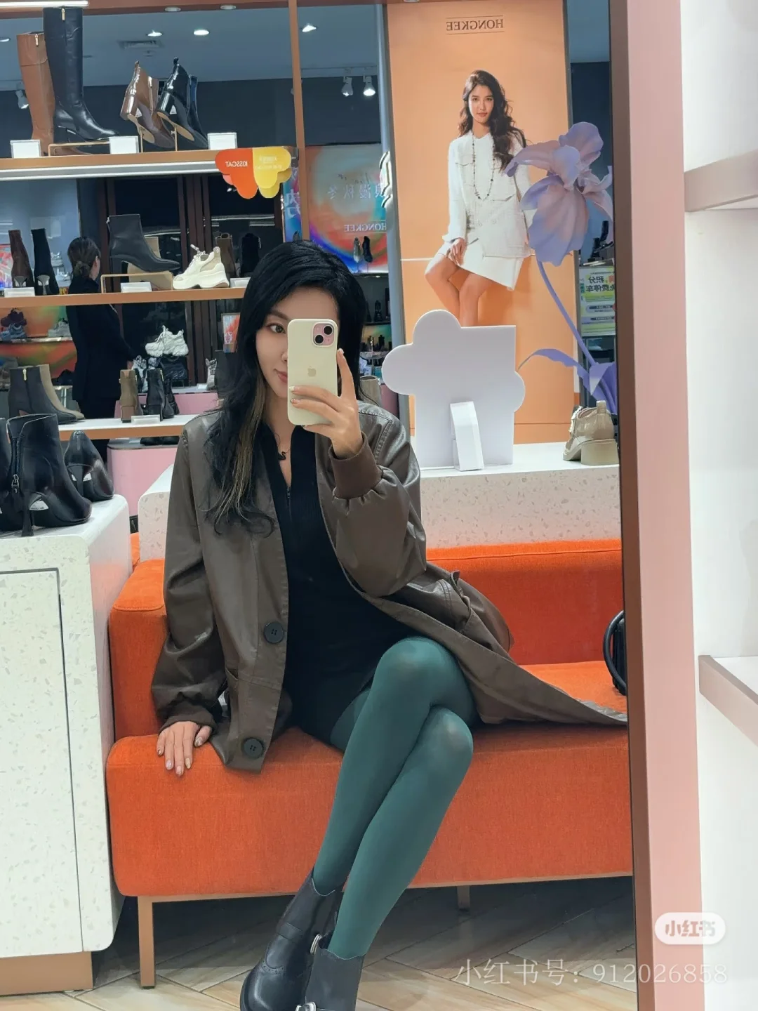 小妖不老,只是成熟性感