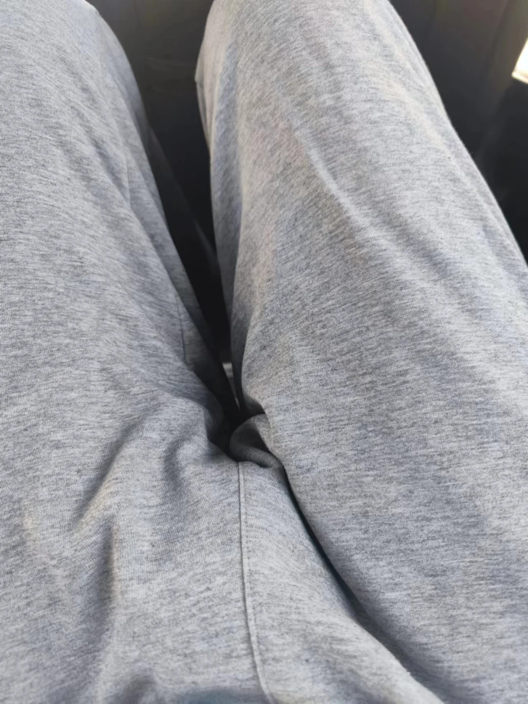 灰裤子等于男生穿黑丝？