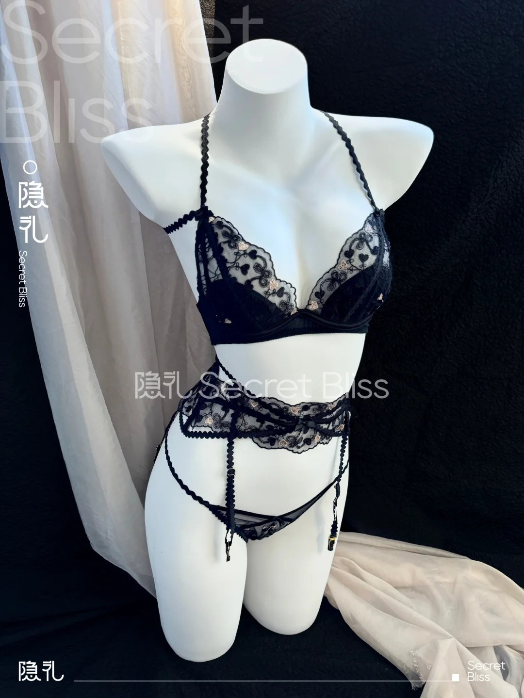 "「隐礼」是藏在蕾丝里的诗