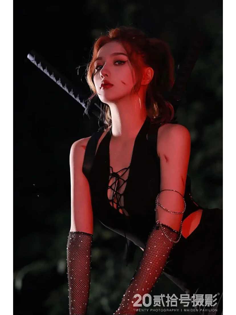 武汉约拍｜夜行女武士⚔️夜景天台写真